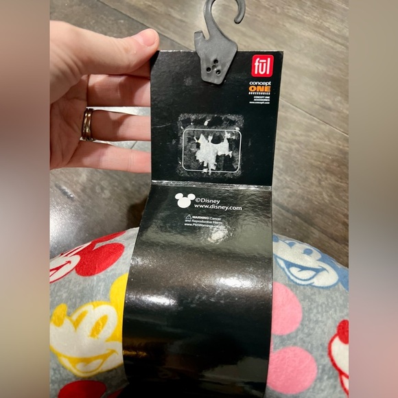 Mickey Mouse Memory Foam travel pillow - Picture 6 of 6